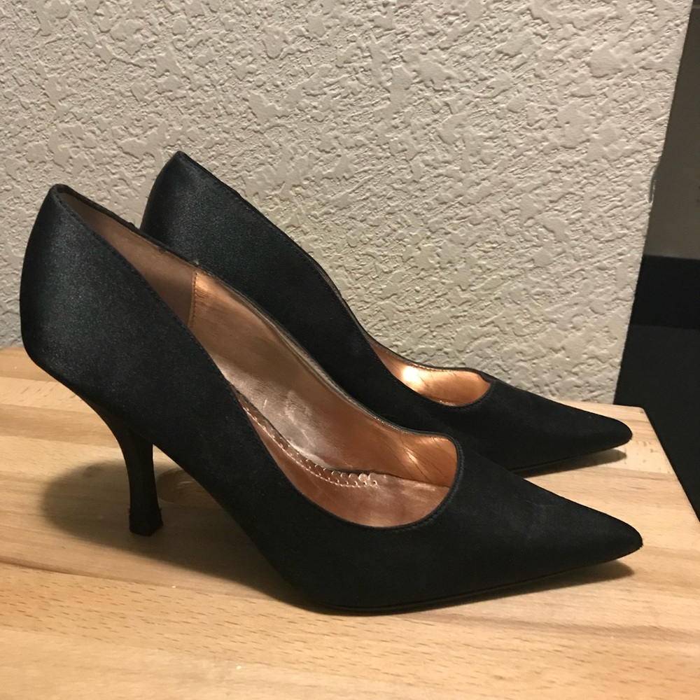 Steve Madden Black sateen pumps. Worn once!